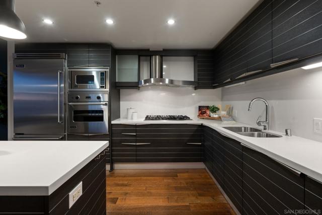 1325 Pacific Hwy, San Diego CA: https://media.crmls.org/mediaz/17021e65-fd3a-4b2f-b7e6-8b5aba58ea99.jpg