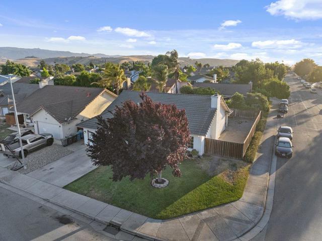 600 Gabriele Court, Hollister CA: https://media.crmls.org/mediaz/170288c2-b3cc-4bbf-8ca8-0cd27772bf5e.jpg