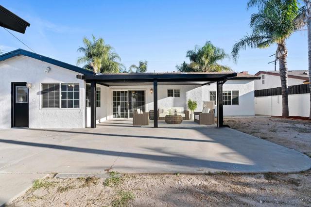 16117 Nordhoff St, North Hills CA: https://media.crmls.org/mediaz/1702e974-1d9e-4a0e-a608-ddefac035517.jpg