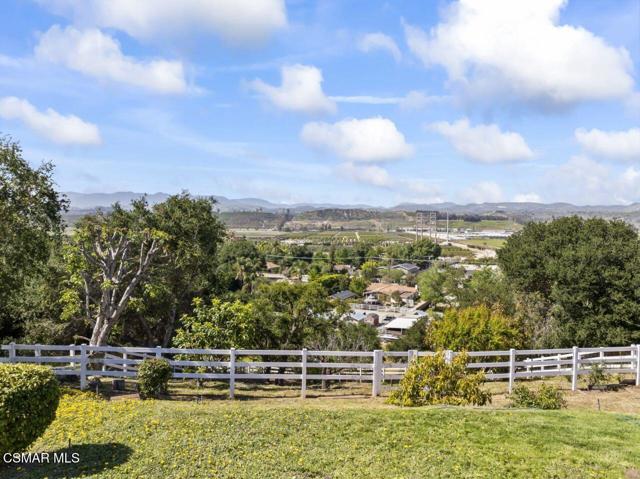 10885 Citrus Drive, Moorpark CA: https://media.crmls.org/mediaz/17032d5b-d2f3-40ff-bc93-767eecdd0699.jpg