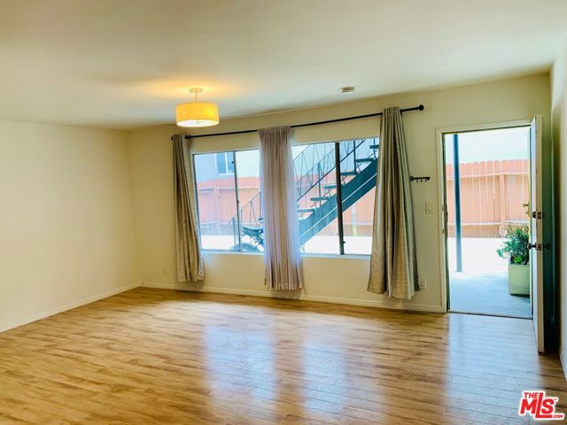 5511 Smiley Drive, Los Angeles CA: https://media.crmls.org/mediaz/17039ef1-55e7-46a4-ba21-6ebe396fc519.jpg