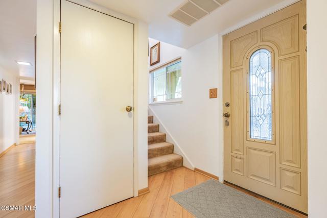 76 Robbins Court, Simi Valley CA: https://media.crmls.org/mediaz/1703d10c-fdd2-45e7-92de-32daa96e2efe.jpg