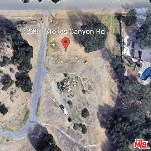 2391 Stokes Canyon Rd, Calabasas CA: https://media.crmls.org/mediaz/17044012-d649-4e57-a352-af62cf41f43b.jpg