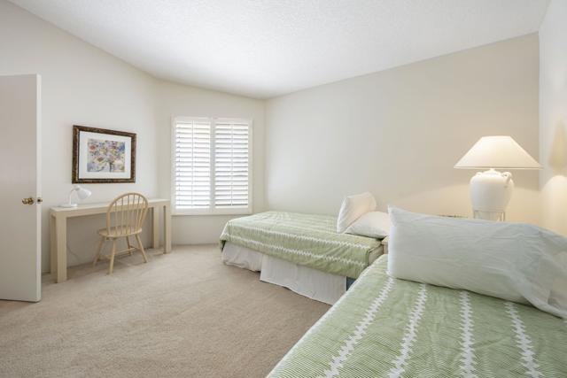 357 Desert Falls E Drive, Palm Desert CA: https://media.crmls.org/mediaz/17044a34-64be-4357-b1cc-8cbf936d886d.jpg