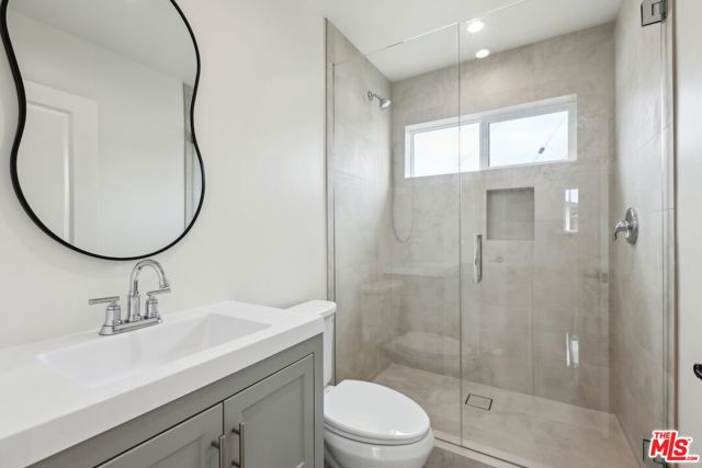 6731 Delco Avenue, Winnetka CA: https://media.crmls.org/mediaz/17052274-e779-4ec0-b74e-98808a65360a.jpg
