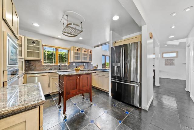7439 Carrie Ridge Way, San Diego CA: https://media.crmls.org/mediaz/17065b71-2a18-41dd-aedc-eea37e1d4ae8.jpg