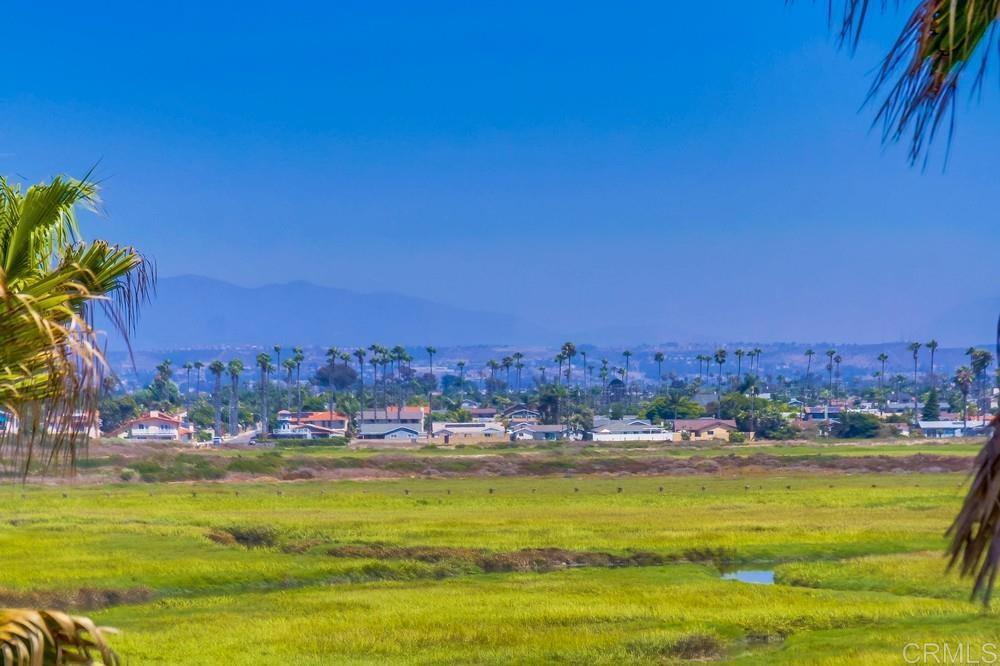 https://media.crmls.org/mediaz/1706ba0d-4a0e-42be-bcbf-11c82bcff852.jpg?preset=X-Large