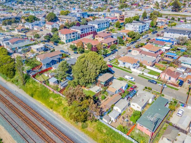 2619 Columbia Boulevard, Richmond CA: https://media.crmls.org/mediaz/1706db46-2eeb-4637-9a07-c213bf31940f.jpg
