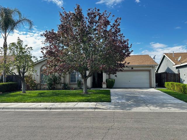 831 El Pinal Lane, Los Banos CA: https://media.crmls.org/mediaz/1706ef49-1061-4184-9c9a-8764b2d15c89.jpg