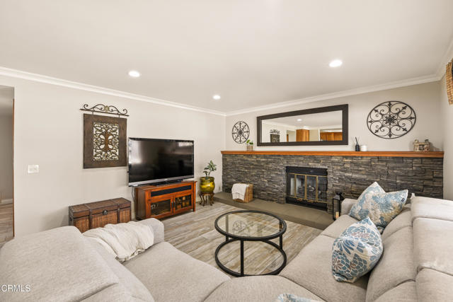 3042 Omega Avenue, Simi Valley CA: https://media.crmls.org/mediaz/1706ff04-c324-4da5-8a8e-8159e7f0ba4d.jpg