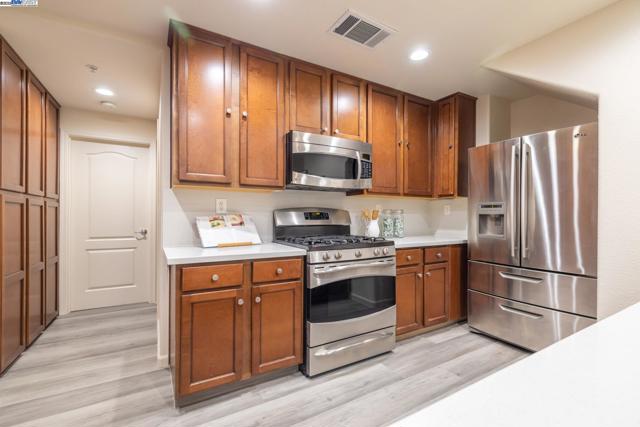 2200 Beech Cir, San Jose CA: https://media.crmls.org/mediaz/17072d42-87a8-481b-976b-73910c6edf0a.jpg