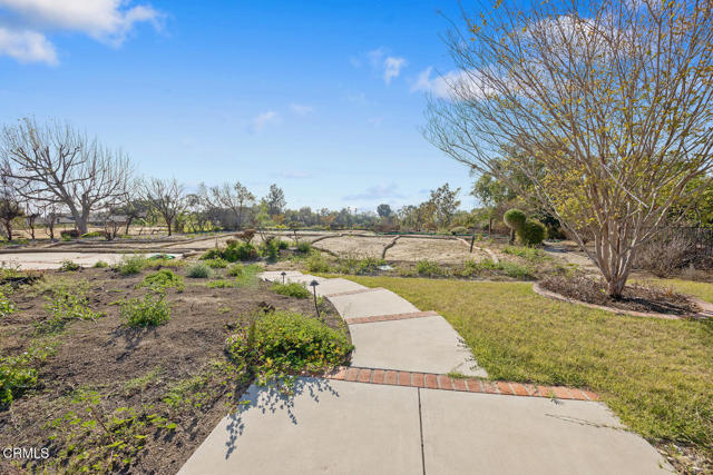 637 Valley Vista Drive, Camarillo CA: https://media.crmls.org/mediaz/17073856-8000-4bef-8367-be57b7f318ac.jpg