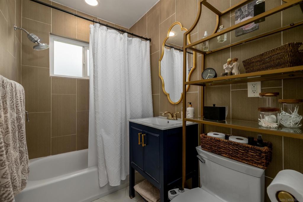 MLS #250027362SD img 16