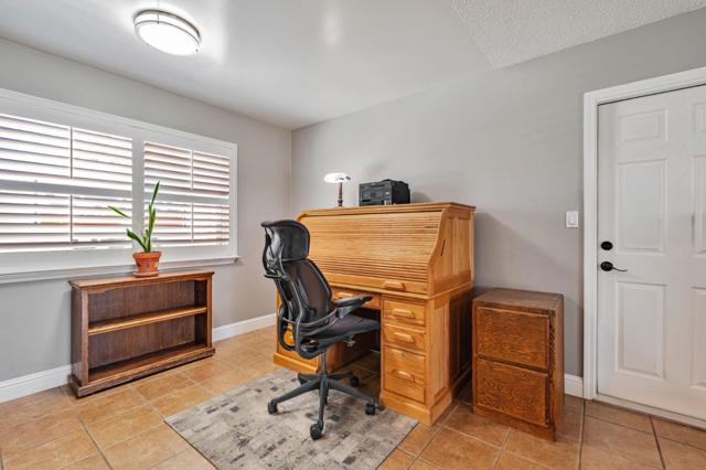 2701 Warwick Lane, Modesto CA: https://media.crmls.org/mediaz/1707ced6-d10f-40da-9289-953259511e39.jpg