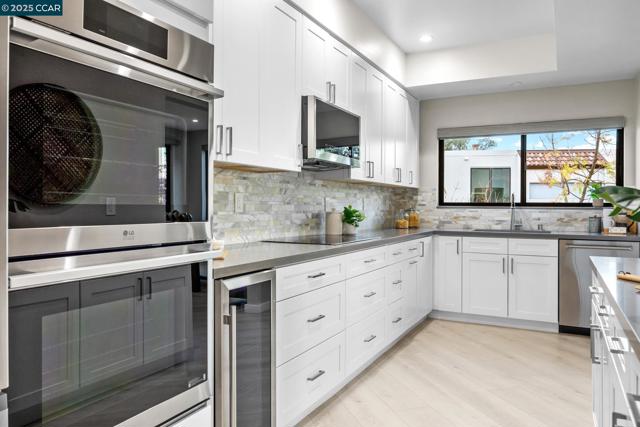 3535 Terra Granada Dr, Walnut Creek CA: https://media.crmls.org/mediaz/1707dfa6-13f7-4005-a160-65907b822a6e.jpg