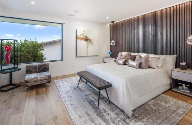 5560 Moonlight Lane, La Jolla CA: https://media.crmls.org/mediaz/170838eb-fb22-4518-93f8-3c2995a45cc6.jpg