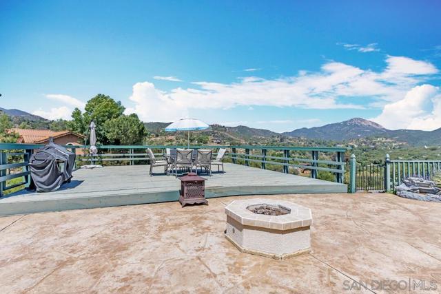 3176 Via Viejas, Alpine CA: https://media.crmls.org/mediaz/17085b7a-3f13-4e26-ab5e-6be565a27b62.jpg