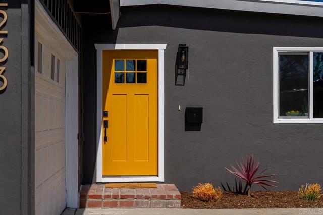 2263 Finch Lane, San Diego CA: https://media.crmls.org/mediaz/17096167-6b21-496a-8418-c247b7e61562.jpg