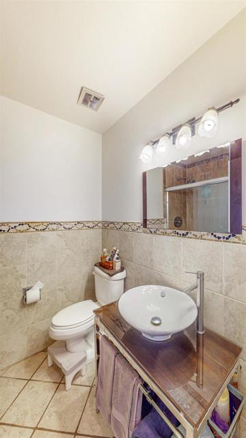 2701 Harriet St, Oceanside CA: https://media.crmls.org/mediaz/17097624-3513-4003-aa2a-527a010c7369.jpg