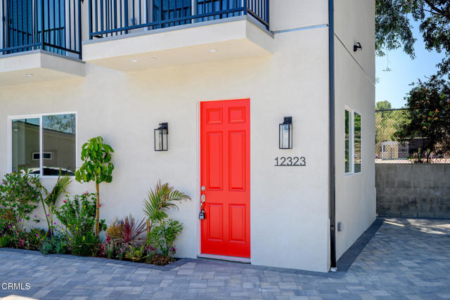 Detail Gallery Image 2 of 26 For 12323 Foxcroft Pl, Granada Hills,  CA 91344 - 3 Beds | 2/1 Baths