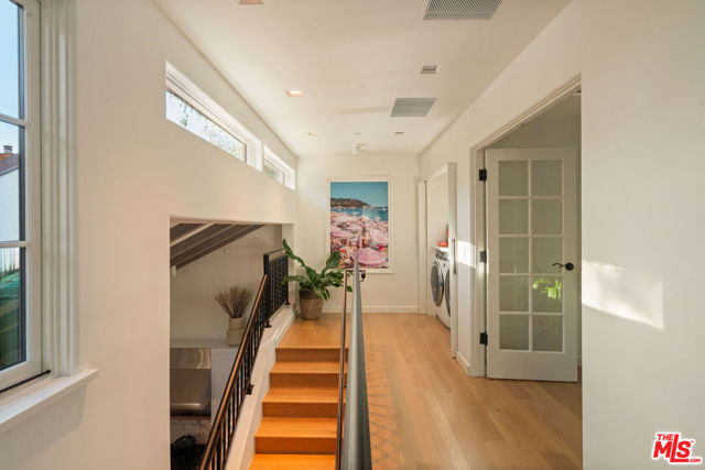 Image 20 of 72 For 705 Palisades Beach Road