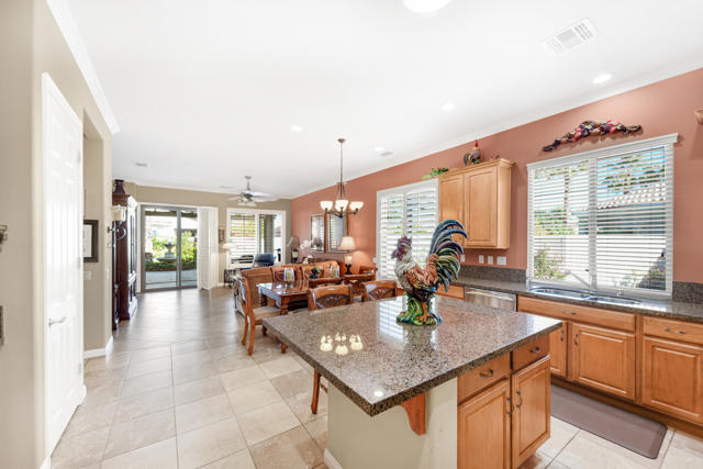 41384 Calle Los Arcos, Indio CA: https://media.crmls.org/mediaz/170adf6c-464c-4541-b72d-b1dcbd7b0fea.jpg