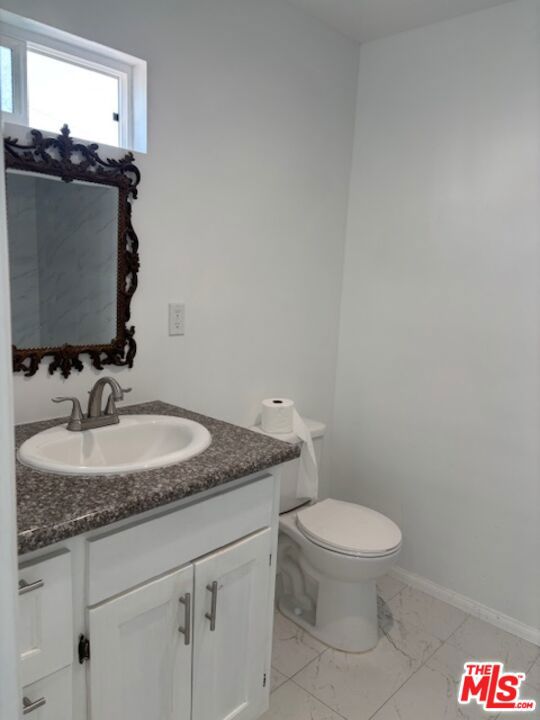 3673 3rd Avenue, Los Angeles CA: https://media.crmls.org/mediaz/170b169d-e567-49a8-90dc-2fd9c72fb28d.jpg