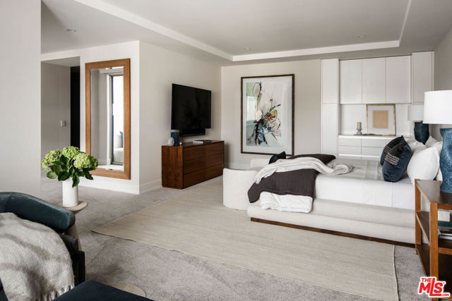 460 N Palm Drive, Beverly Hills CA: https://media.crmls.org/mediaz/170b8e26-d90e-4033-8cfe-6f2f5e3fe814.jpg