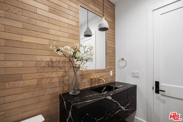 8025 Stewart Avenue, Los Angeles CA: https://media.crmls.org/mediaz/170c57b4-233c-4639-b12f-5f234f8588bf.jpg