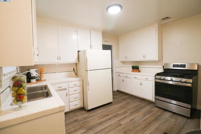 2272 Kelly St, Hayward CA: https://media.crmls.org/mediaz/170c627f-d695-4bc6-b2f3-37be8305fa1c.jpg