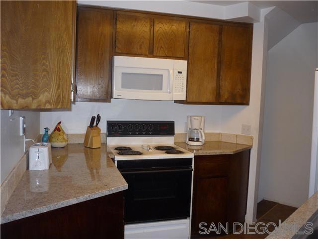3203 Via Alicante, La Jolla CA: https://media.crmls.org/mediaz/170c7d74-8ee1-4014-9054-c0929e63397e.jpg