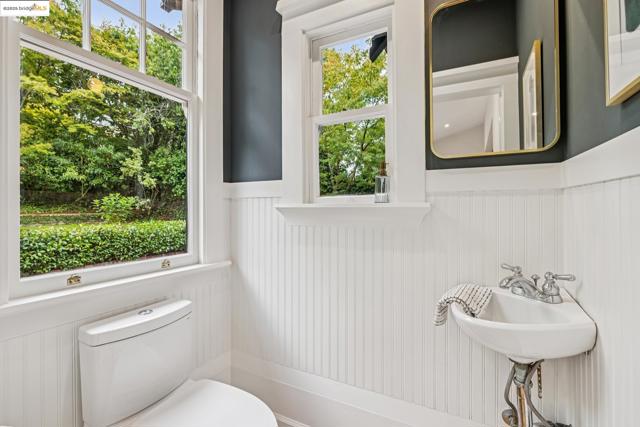118 Hillside Ave, Piedmont CA: https://media.crmls.org/mediaz/170ce1dc-95e9-4725-b64a-86df0ca31248.jpg
