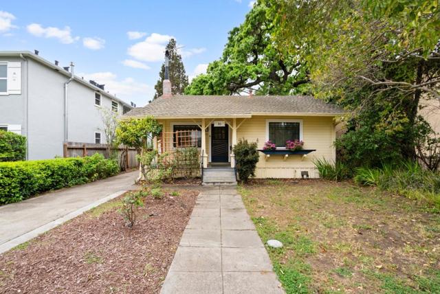 30 Clinton Street, Redwood City CA: https://media.crmls.org/mediaz/170ce57b-0895-4039-9dac-dcaa49678a03.jpg