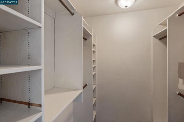 4672 N Larwin Ave, Concord CA: https://media.crmls.org/mediaz/170d0109-943b-458c-9e9d-e4bae5fae9e0.jpg
