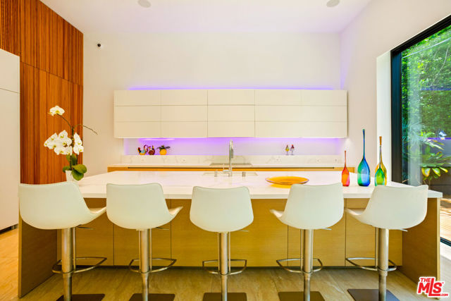 619 N Harper Avenue, Los Angeles CA: https://media.crmls.org/mediaz/170d07e3-018e-4f49-8889-807594c300e4.jpg