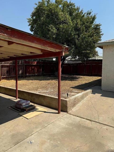 1323 El Serento Drive, Bakersfield CA: https://media.crmls.org/mediaz/170d096b-79a4-43d8-9768-65648c640163.jpg