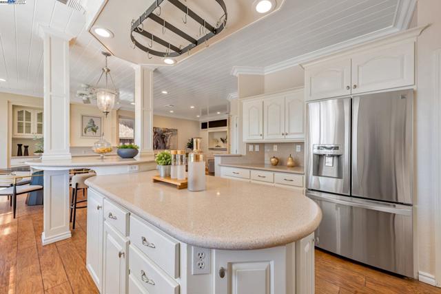 4069 Pergola CT, Castro Valley CA: https://media.crmls.org/mediaz/170d2bc1-ce53-440c-b58c-b89678c0cd28.jpg