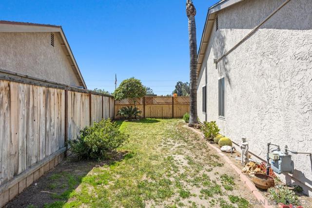 545 Shady Brook Pl, Escondido CA: https://media.crmls.org/mediaz/170da998-dfcd-4236-9040-106433f6f692.jpg