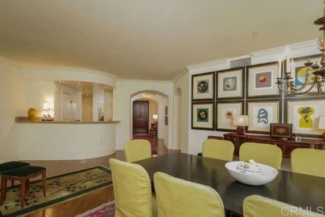 Detail Gallery Image 5 of 15 For 1040 Genter St #205,  La Jolla,  CA 92037 - 3 Beds | 2/1 Baths