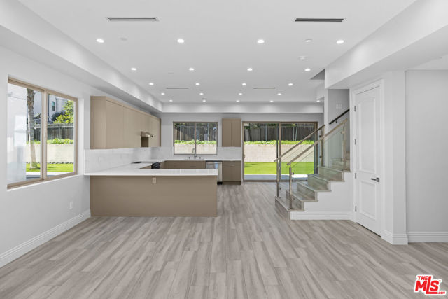 6723 Sunnyslope Avenue, Van Nuys CA: https://media.crmls.org/mediaz/170e0e23-b44d-412d-b0c9-f326bcbc0c2f.jpg