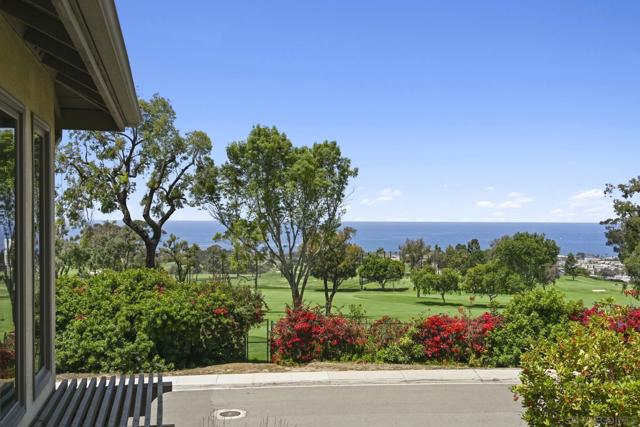7207 Fairway Rd, La Jolla CA: https://media.crmls.org/mediaz/170e2724-9ca7-40b4-b799-cb7a4e41e1ce.jpg