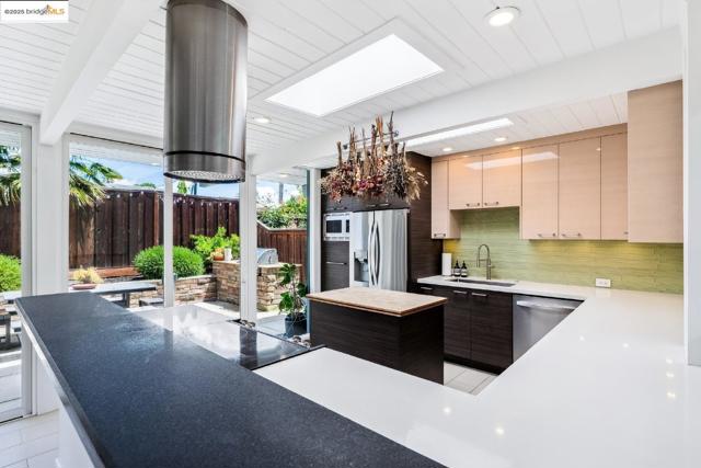 4003 Santa Fe CT, Concord CA: https://media.crmls.org/mediaz/170e2835-8633-400b-a3fb-417bfc2dbccd.jpg