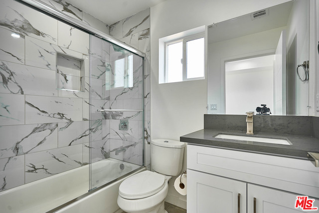 1129 S Harvard Boulevard, Los Angeles CA: https://media.crmls.org/mediaz/170e2e33-3b0c-452c-a7f9-263c3421d136.jpg