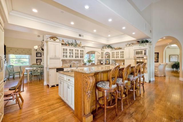31350 Lake Vista Circle, Bonsall CA: https://media.crmls.org/mediaz/170e799b-6b79-4f3d-9acd-48fb016485b7.jpg