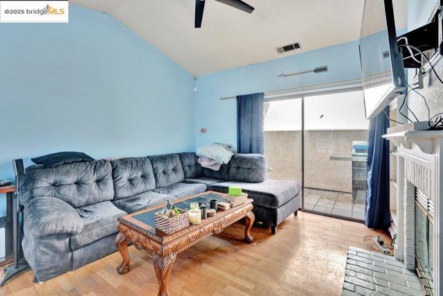1927 Babbe St, Oakley CA: https://media.crmls.org/mediaz/170f3402-faf9-4ad2-81e7-20f6deea2353.jpg