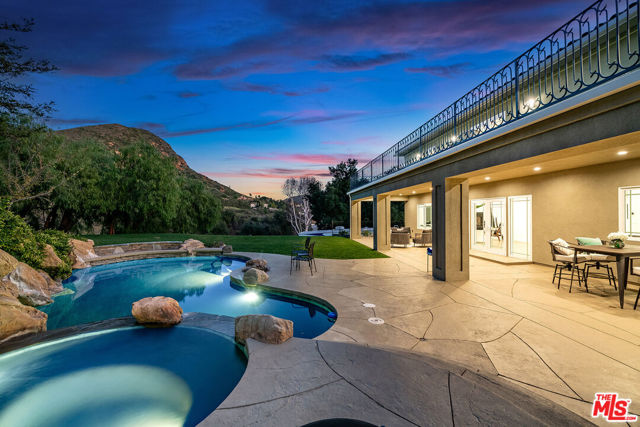 29677 Mulholland Highway, Agoura Hills CA: https://media.crmls.org/mediaz/170f85eb-6ebe-47b5-8924-e445b762d9e8.jpg