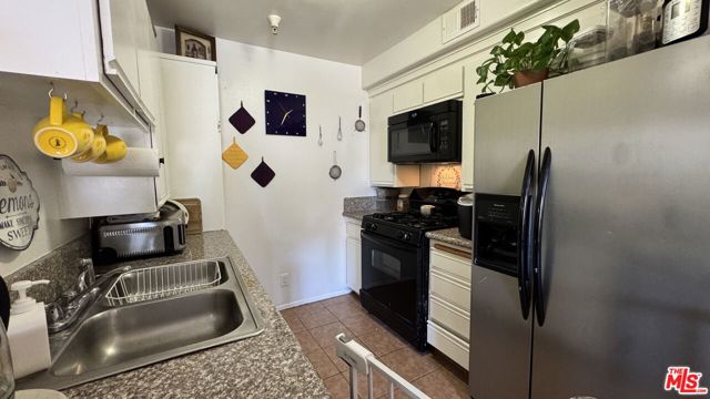 15455 Sherman Way, Van Nuys CA: https://media.crmls.org/mediaz/170fce71-a580-4cfe-8d65-52ff85ec57d2.jpg