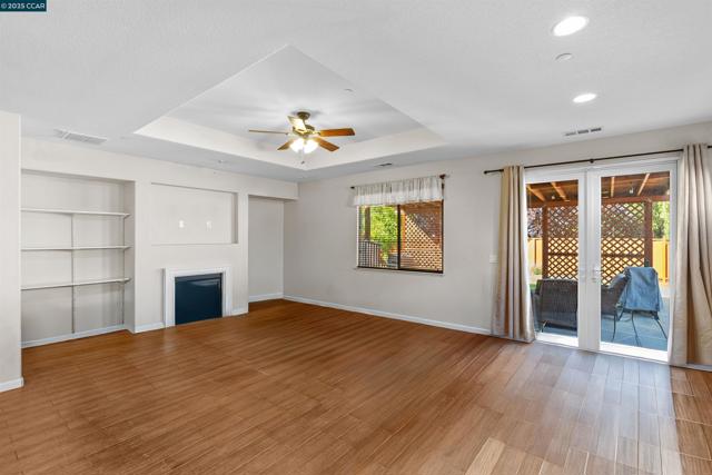 3826 Danbury Way, Fairfield CA: https://media.crmls.org/mediaz/171041ea-d5fa-40a4-9f9e-72fb389a9be4.jpg