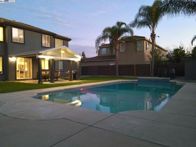 556 Sherborne Court, Galt CA: https://media.crmls.org/mediaz/17105cc1-84c8-4980-9e89-ee9ef269c2fe.jpg
