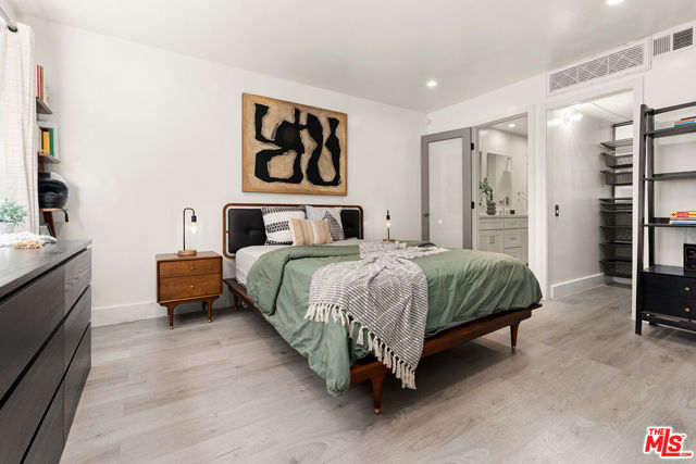 532 N Rossmore Avenue, Los Angeles CA: https://media.crmls.org/mediaz/17105e27-57d1-4e5e-9d1b-a9642e38b907.jpg